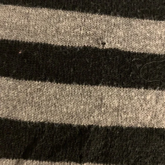 Banana Republic short sleeve striped top Small hole see photos - Picture 5 of 5